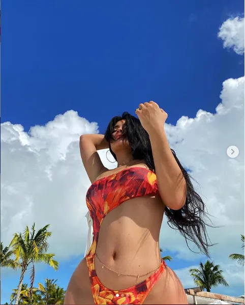 Kylie Jenner flaunts her banging body in new bikini photos